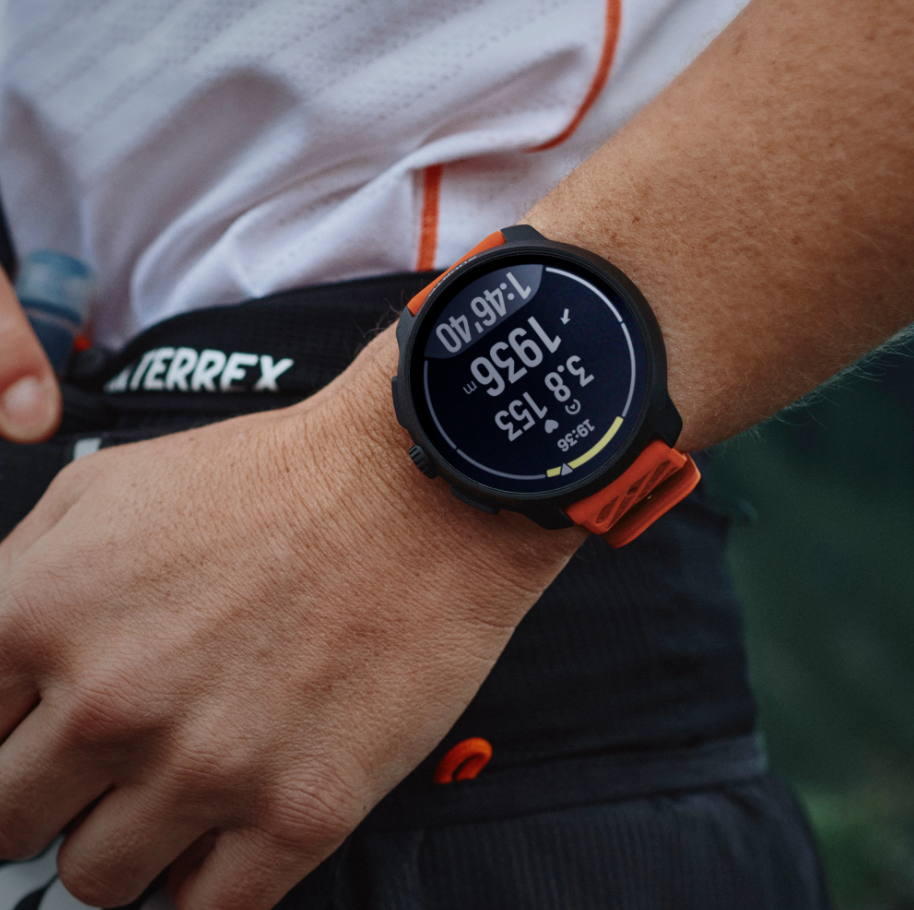 Pantalla de reloj Suunto mostrando estadísticas de actividad deportiva